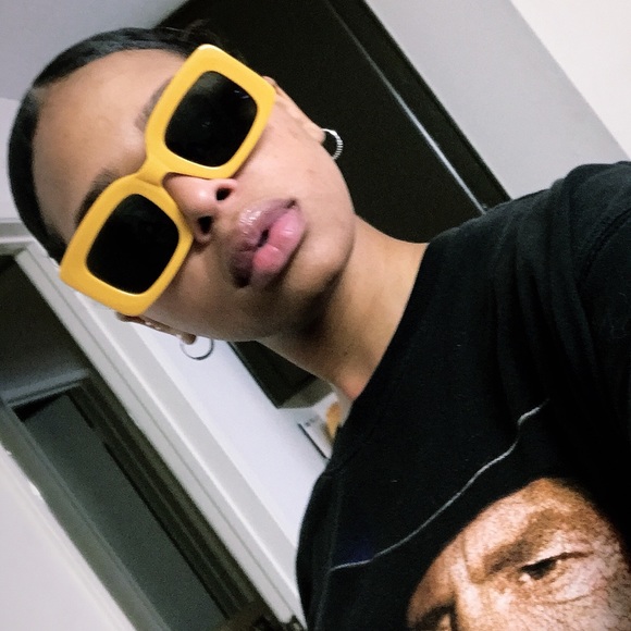 Meet your Posher, Bri - Picture 1 of 4